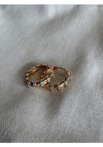 Özel Seri Sıralı Taşlı Küpe fırsatları