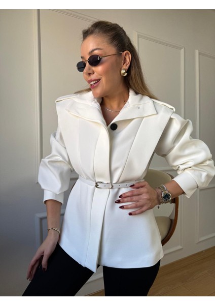 Ekru Kemerli Omuz Detay Ceket