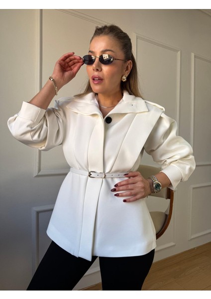 Ekru Kemerli Omuz Detay Ceket