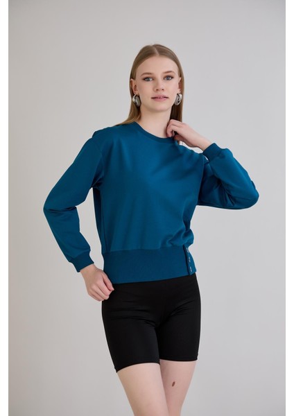 Eteği Üç Düğmeli ve Kaşkorseli Bisiklet Yaka Sweatshirt Petrol modelleri