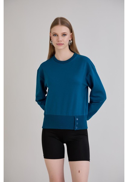 Eteği Üç Düğmeli ve Kaşkorseli Bisiklet Yaka Sweatshirt Petrol fırsatları