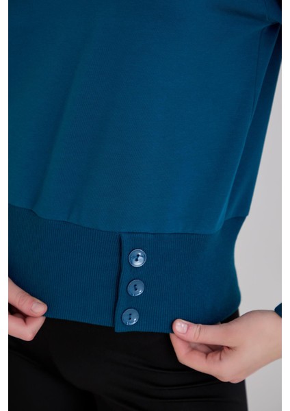 Eteği Üç Düğmeli ve Kaşkorseli Bisiklet Yaka Sweatshirt Petrol