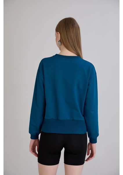 Eteği Üç Düğmeli ve Kaşkorseli Bisiklet Yaka Sweatshirt Petrol