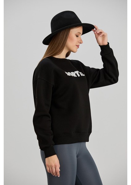 Kadın Bisiklet Yaka Regular Kalıp Midi Boy Sortie Baskılı Siyah Basic Sweatshirt