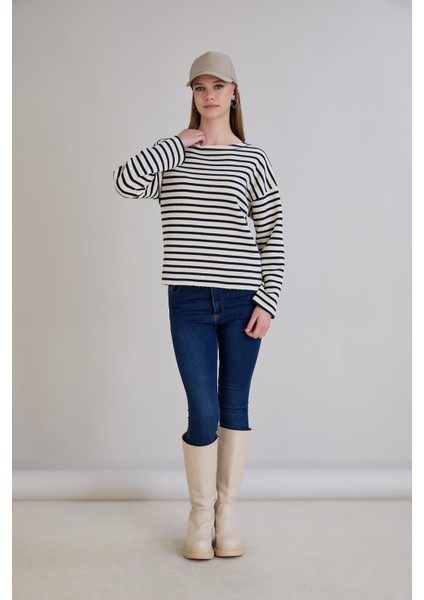 Dikiş Detay Çizgili Sweatshirt fiyatları