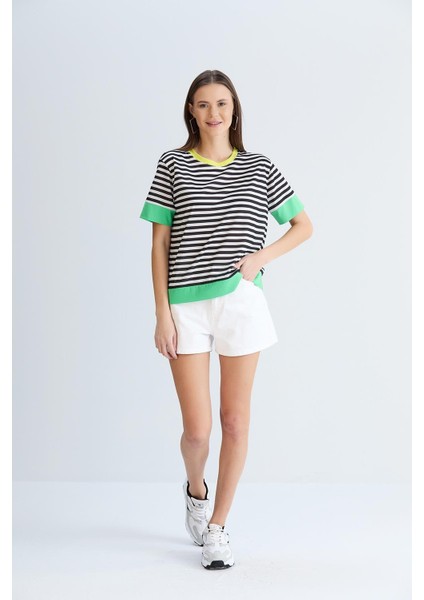 Etek ve Kol Bantlı Tshirt