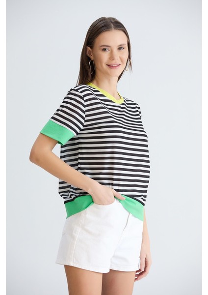 Etek ve Kol Bantlı Tshirt fiyatları