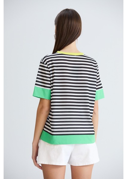Etek ve Kol Bantlı Tshirt