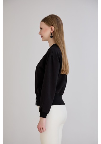 Eteği Üç Düğmeli ve Kaşkorseli Bisiklet Yaka Sweatshirt Siyah