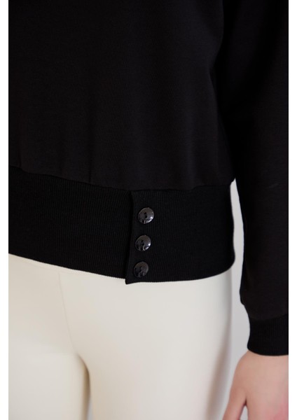 Eteği Üç Düğmeli ve Kaşkorseli Bisiklet Yaka Sweatshirt Siyah