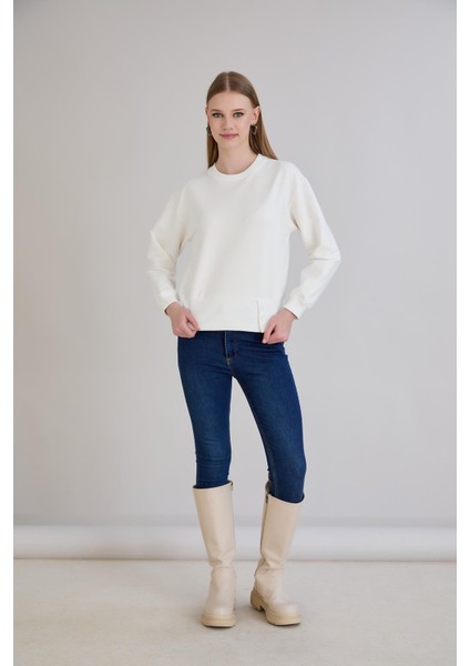 Eteği Üç Düğmeli ve Kaşkorseli Bisiklet Yaka Sweatshirt Ekru fiyatları