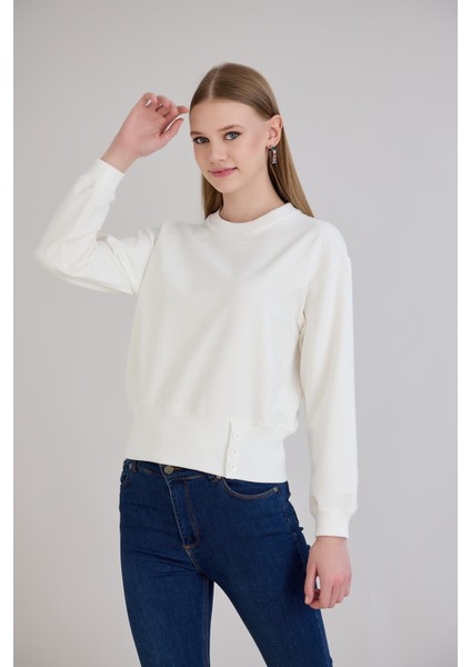 Eteği Üç Düğmeli ve Kaşkorseli Bisiklet Yaka Sweatshirt Ekru modelleri