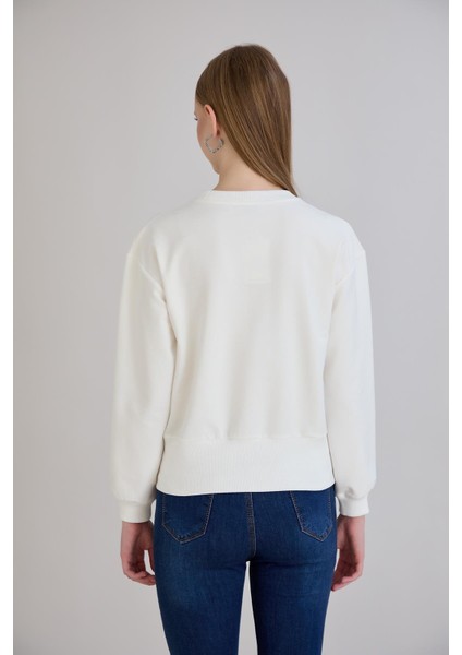 Eteği Üç Düğmeli ve Kaşkorseli Bisiklet Yaka Sweatshirt Ekru