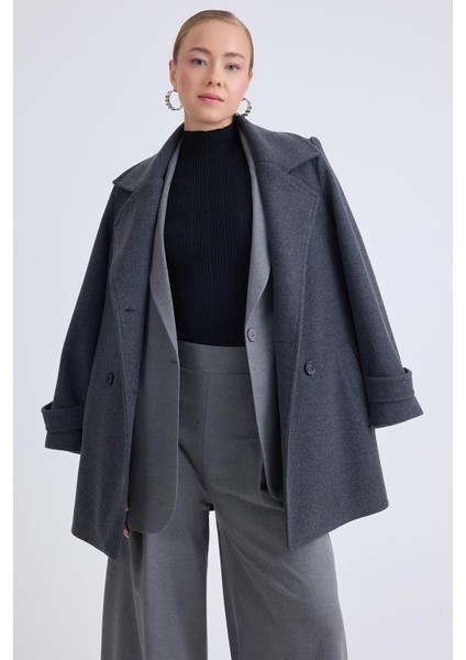 Önü Düğmeli Kuşaklı Kısa Kaşe Kaban