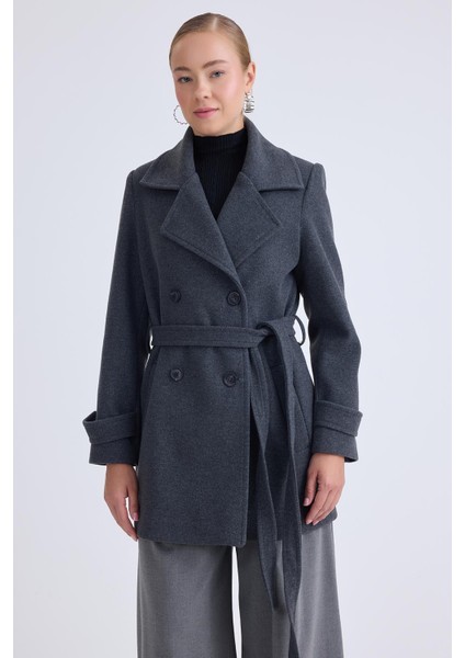 Önü Düğmeli Kuşaklı Kısa Kaşe Kaban