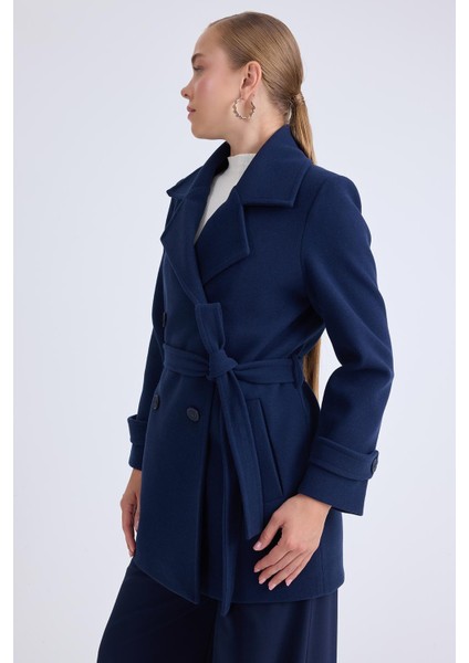 Önü Düğmeli Kuşaklı Kısa Kaşe Kaban modelleri