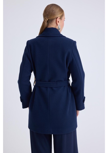 Önü Düğmeli Kuşaklı Kısa Kaşe Kaban fırsatları