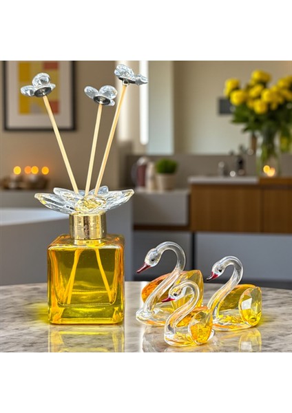 Cam Şişe Oda Kokusu ve Kristal Kuğu Figürlü Dekoratif Biblo Seti (4 Parça) indirimleri