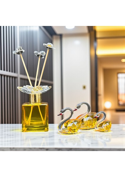 Cam Şişe Oda Kokusu ve Kristal Kuğu Figürlü Dekoratif Biblo Seti (4 Parça)