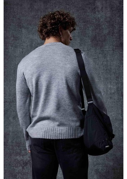 Erkek Regular Fit Bisiklet Yaka Kazak Gri indirimleri