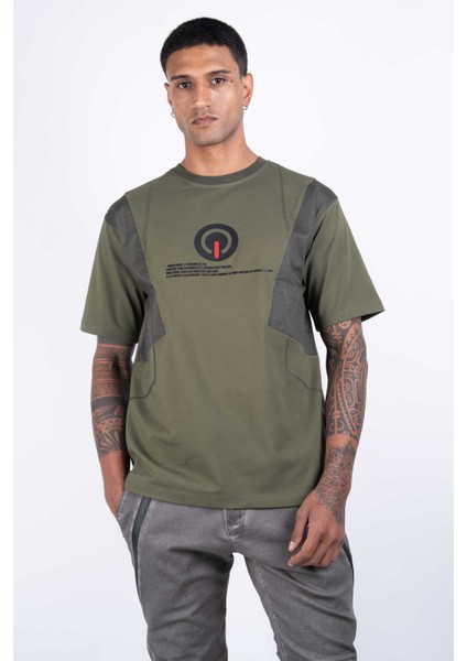 Erkek Kısa Kollu Kırık Beyaz Renkli, Garni Kumaşlı Baskılı Regular Fit T-Shirt