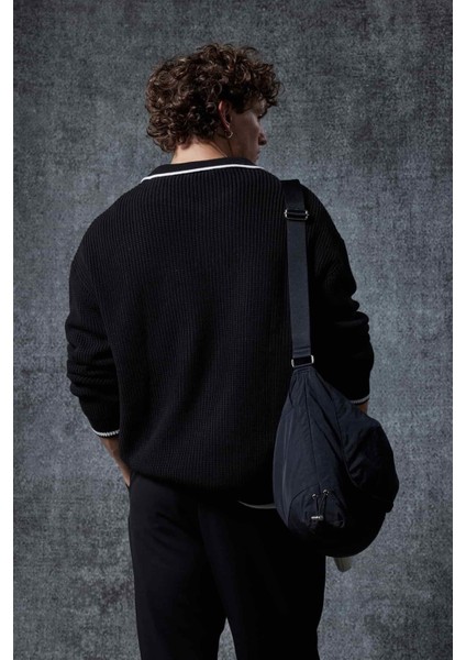 Erkek Oversize Polo Yaka Kontrast Detaylı Triko Kazak Siyah fırsatları