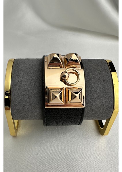 Altın Metal Detaylı Siyah Deri Bileklik (22CM)