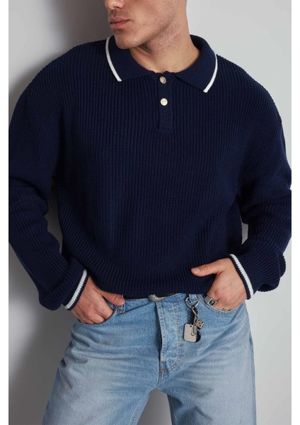 Erkek Oversize Polo Yaka Kontrast Detaylı Triko Kazak Lacivert fırsatları
