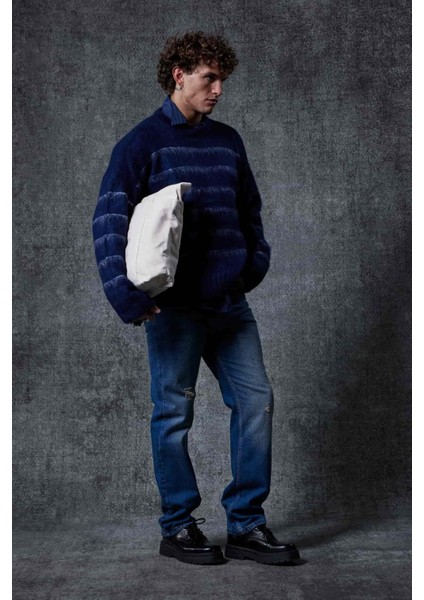 Erkek Oversize Çizgili Tüylü Triko Kazak Lacivert