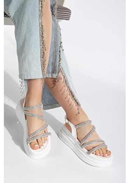 Taşlı Beyaz Sandalet Kadınlar İçin Ortopedik Tabanlı Şık Tasarım