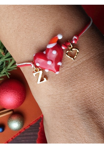 Yılbaşı Tasarımlı Benekli Murano Kalp, Altın Kaplama Kalp ve Harf Detaylı Bileklik