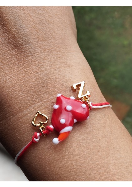 Yılbaşı Tasarımlı Benekli Murano Kalp, Altın Kaplama Kalp ve Harf Detaylı Bileklik modelleri