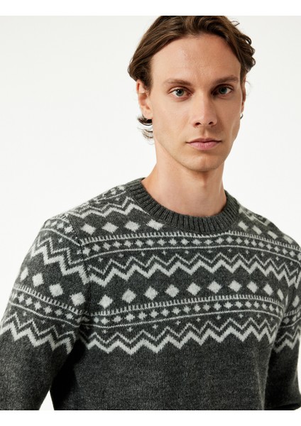 Uzun Kollu Bisiklet Yaka Desenli Triko Kazak