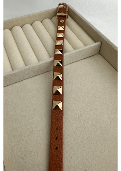 Sarı Metal Zımba Detay Deri Bileklik (24CM) modelleri