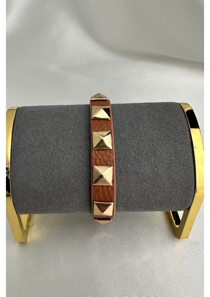 Sarı Metal Zımba Detay Deri Bileklik (24CM) fırsatları