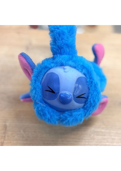 Stitch Tasarımlı Kulak Koruyucu Peluş Kışlık Başlık – Yumuşak, Sıcak ve Sevimli Kış Aksesuarı
