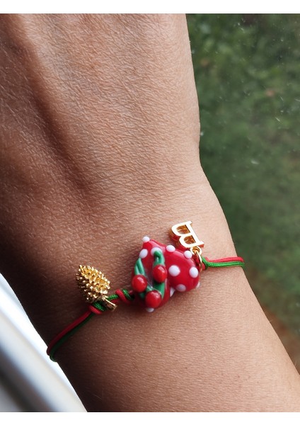 Yılbaşı Tasarımlı Murano Kalp ve Çam Figürlü Harfli Bileklik modelleri