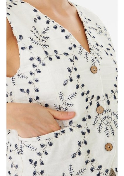 Işlemeli Yelek Ekru Lacivert modelleri