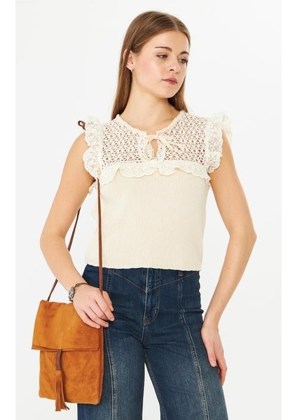 Fırfırlı Dantelli Pamuklu Triko Krem fiyatları