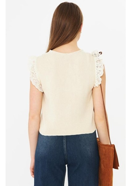 Fırfırlı Dantelli Pamuklu Triko Krem fırsatları