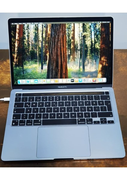 MacBook Pro A2338 2020 M1 13.3" 8 Ram 256 SSD Touchbar Arızalı Macos Notebook- İkinci El