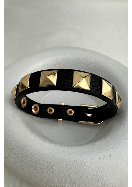 Sarı Metal Zımba Detay Deri Bileklik (24CM)