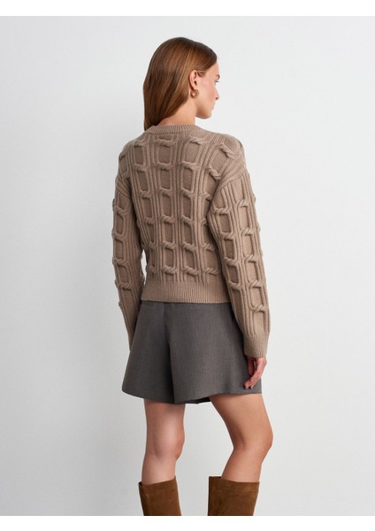 10825 Kabartma Detaylı Triko Kazak-Koyu Vizon fiyatları