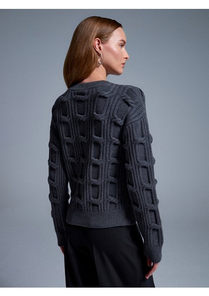 10825 Kabartma Detaylı Triko Kazak-Füme M. fiyatları