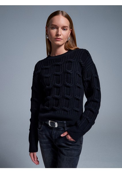 10825 Kabartma Detaylı Triko Kazak-Siyah