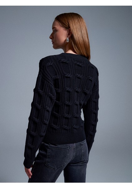 10825 Kabartma Detaylı Triko Kazak-Siyah fiyatları