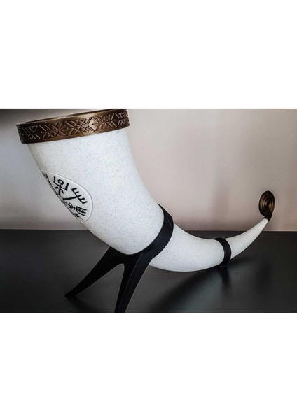 Şık Beyaz Dekoratif Şaraplık, Zarif ve Modern Tasarım