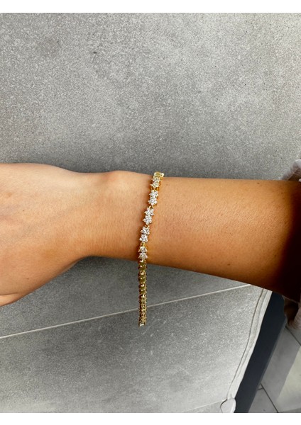 Vıp Seri Yıldız Detaylı 14K Gold Renk Çelik Taşlı Bileklik - Kararmaz