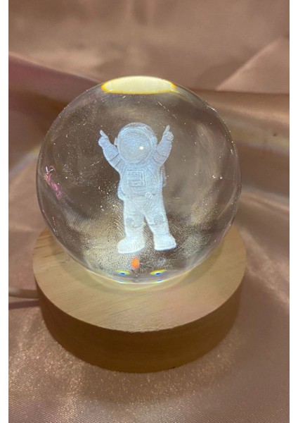7 cm 3D LED Cam Küre, Günışığı ve Ahşap Astronot Tasarımı