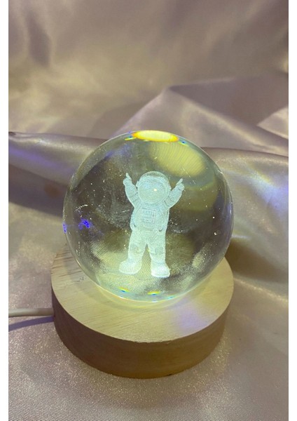 7 cm 3D LED Cam Küre, Günışığı ve Ahşap Astronot Tasarımı fırsatları
